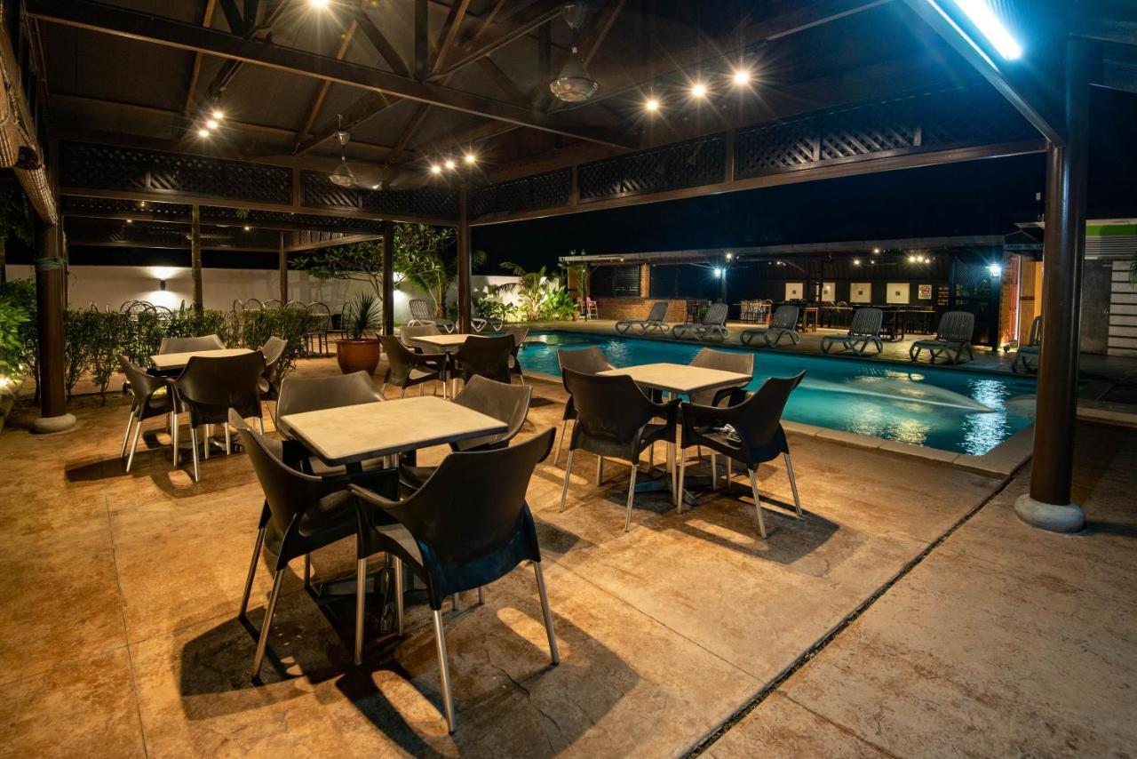 Riverra Inn Langkawi Kuah Ngoại thất bức ảnh