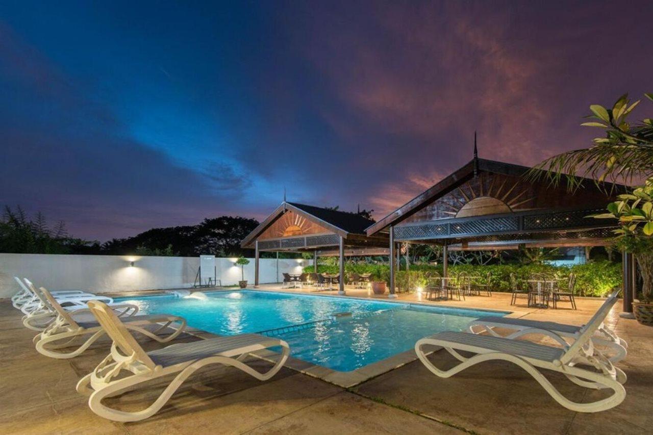 Riverra Inn Langkawi Kuah Ngoại thất bức ảnh